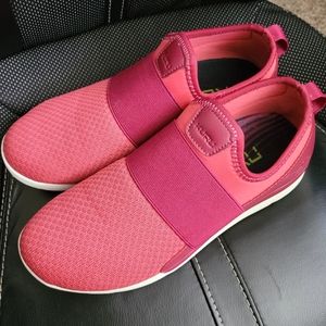 KURU "Ellie" Slip-on Shoes (Size 9), Excellent Condition! (Great for foot pain)